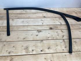 Bmw 51333424494 04-10 X3 E83 Front Right Window Channel Guide Rubber Oem