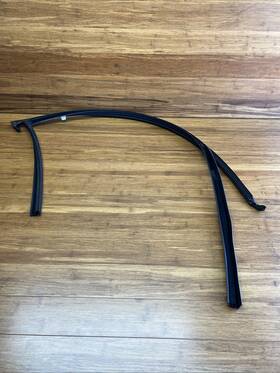 51339451546 Bmw 2023 2024 2025 X1 U11 Front Right Side Widow Run Channel Seal Oem