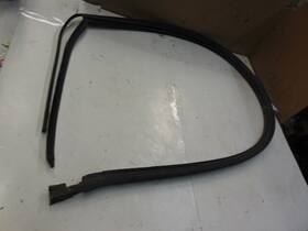 Bmw 7008975 00-06 E53 X5 Right Passenger Upper Roof Over Door Gasket Seal