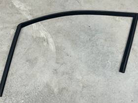 7033799 Bmw 04-07 E60 530i 525i 550 Front Left Door Guide / Window Seal Oem