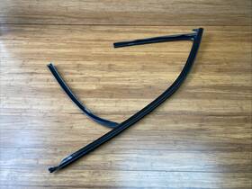 7407404 Bmw 2019 - 2024 330i G20 Front Right Door Window Run Channel Seal Oem Note Gg