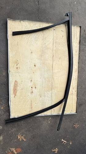 7428672 Bmw 7428672/71 2019-23 X7 G07 Front Right Door Window Guide Weatherstrip Seal Molding Oem 7428672 Bmw 7428672/71 2019-23 X7 G07 Front Right Door Window Guide Weatherstrip Seal Molding Oem