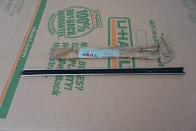 4233250 Buick Late 50s Window Channel Nos Gm Read Condition 4233250 Buick Late 50s Window Channel Nos Gm Read Condition