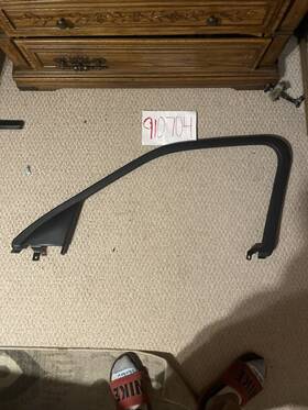 25717820 Cadillac 2006-11 Genuine Dts Front Right Door Window Molding Channel