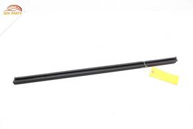 84690107 Cadillac Ct5 Rear Right Door Window Inner Belt Weatherstrip Seal Oem 2020 - 2024 84690107 Cadillac Ct5 Rear Right Door Window Inner Belt Weatherstrip Seal Oem 2020 - 2024
