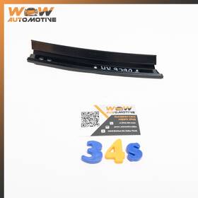 10323518 Chevrolet 05-13 Corvette C6 Right Door Window Weatherstrip Retainer Oem