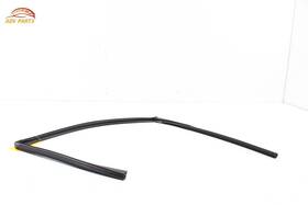 23221452 Chevrolet Suburban Front Right Door Window Glass Run Channel Seal Oem 2015-2020