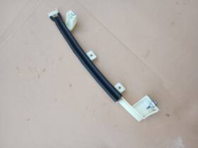 638809a Chevrolet 2016-2023 Chevy Malibu Front Right Door Window Glass Guide Channel Bracket Oem