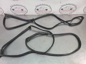 817.gm1m99 Chevrolet 1999 Camaro T-top / Door Weather-stripping Pair Lh/rh - Oem