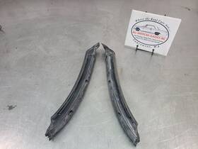 817.gm8s04 Chevrolet Truck 2006 Chevy Ssr Rear Roof / B-pillar Weather Stripping Pair - Oem 817.gm8s04 Chevrolet Truck 2006 Chevy Ssr Rear Roof / B-pillar Weather Stripping Pair - Oem