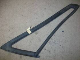 3759306 Chrysler 1974-1977 Fury Monaco Newport Ny T&c 4dr Lh Vent Window Weatherstrip Nos