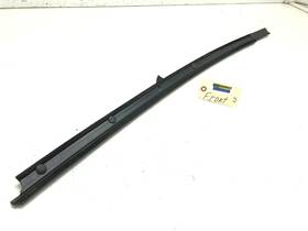 10313420 Corvette 1999-2004 C5 Front Door Window Belt Molding Trim Oem