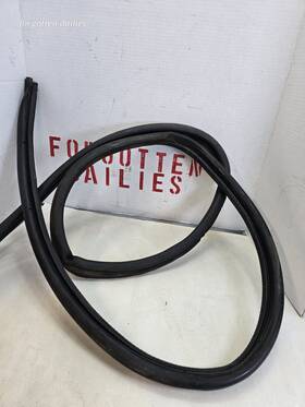 Dodge 4482086 Dakota Convertible Door Seal