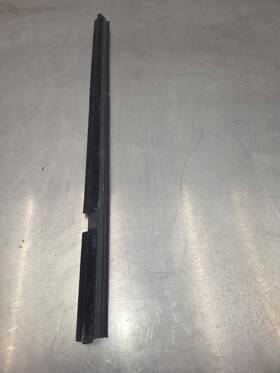 55364090ab Dodge 2005 Durango Passenge Rear Window Glass Run Seal Set Inner Beltline Oem