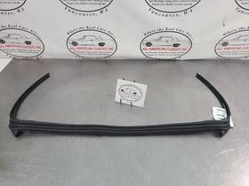 817.fd1r03 Ford 2003 Thunderbird Front Windshield Weather-stripping Assembly - Oem