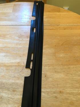 10125220 Gm 82-87 Camaro Z-28 Iroc-z Firebird Trans Am Gta Lower Door Weatherstrip Seal