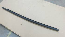 15904192 Gm 05 09 Equinox Right Door Window Molding Weatherstrip Felt Rubber Sweep Seal