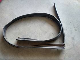 21993936 Gm Left Side Crew Cab Seal 00-06 Silverado Yukon Suburban Avalanche