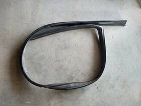 21993937 Gm Right Side Crew Cab Seal 00-06 Silverado Yukon Suburban Avalanche