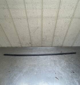 23112216 Gm 10-15 Camaro Driver Side Front Door Window Belt Reveal Molding Oem