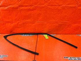 72235-ta5-a01 Honda 08-12 Accord Sedan - Right Front Window Glass Run Channel Oem #251