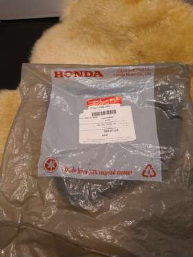 73441-tr6-a01 Honda Back Window Seal Oem 73441tr6a01 / New In Sealed Package