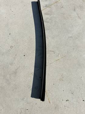 82231k2000 Hyundai Venue Front Left Door Window Inner Belt Weatherstrip Seal 2020-2024 Oem