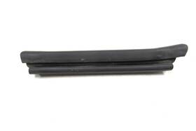 Jaguar Hjb7780aa 97-06 Xk8 Xkr Convertible Right -middle Side Window Rubber Weatherstrip