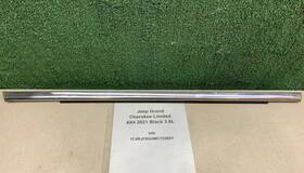 68257252-1 Jeep 2016 - 2021 Grand Cherokee Front Right Door Window Belt Molding Cover Oem
