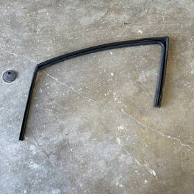 82530-m7000 Kia Oem New 2019-2024 Forte Front Door Window Run Channel Seal