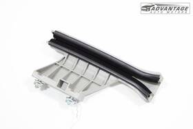 82560-h8000 Kia 2018-2023 Rio Front Right Door Window Glass Run Channel Guide Bracket Oem