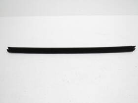 I605 Land Rover Range Evoque S 2023 Front Left Door Weatherstrip Belt Seal 20-24