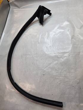 Lexus 62320-24010 2002-2010 Sc 430 Left Driver Side Door Opening Body Weatherstrip Trim Oem