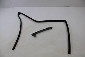 68141-53040 Lexus 2014-2020 Is300 Front Right Side Door Window Glass Run Channel Seal Oem