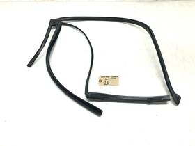 C757p Lincoln 2017-2020 Continental Left Driver Rear Window Channel Weatherstrip Seal