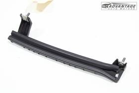 Gd9b-f25899-ac Lincoln 2017-2020 Continental Rear Left Side Door Window Glass Guide Channel Oem