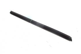 670030047 Maserati Ghibli Front Right Side Door Window Inner Weatherstrip Seal Oem 2014-20 670030047 Maserati Ghibli Front Right Side Door Window Inner Weatherstrip Seal Oem 2014-20