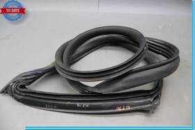 670108176 Maserati 14-20 Ghibli Front Left Side Door Body Weatherstrip Gasket Seal Oem