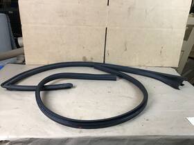 80089100 Maserati 147f Granturismo S 2010 Front Right Door Weather Strip Seal Set 08 - 12 Y