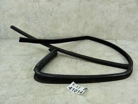 1637301660 Mercedes Glass Window Run Channel Ml320 1998 2003 Vent Right Passenger Rear Back Door Oem