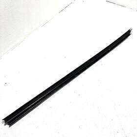 A2217300424 Mercedes 07-12 S550 S600 Rear Left Driver Side Door Belt Weather Strip Seal Oem