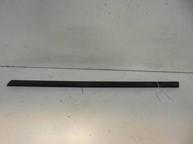 Mercedes-benz 2047250102 08-14 W204 Front Right Door Rubber Inner Seal Window Glass