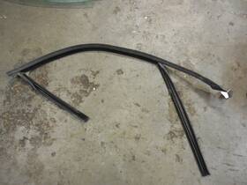 2047251025 Mercedes-benz 08-14 C300 C63 Window Channel Seal Gasket Front Right
