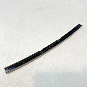 212-730-02-19 Mercedes-benz 2010-2016 E350 Rear Right Passenger Window Glass Trim Divider Oem