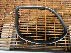 A1666809000 Mercedes-benz Gl450 X166 Rear Right Quarter Glass Weatherstrip Seal Oem 2013 - 2016