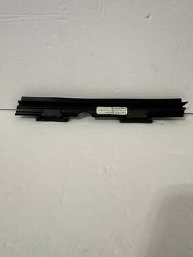 A1667300224 Mercedes-benz 2012-19 Gle/ml W166 Rear Right Door Window Inner Weatherstrip Seal Oem