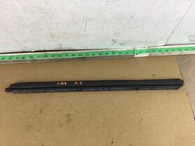 A1667351165 Mercedes-benz 2013-2016 Gl450 X166 Rear Right Door Window Inner Weatherstrip Seal Oem