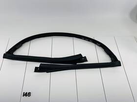 A1717200578 Mercedes Benz 09-11 Slk300 Front Windshield Glass Frame Seal Weatherstrip Oem