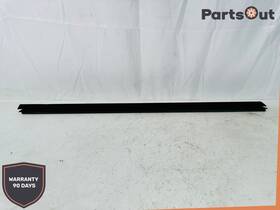 A2047250165 Mercedes-benz 2008-2014 C300 W204 Front Left Door Window Belt Weatherstrip Seal Oem