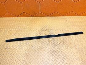 A2057300424 Mercedes-benz 15-21 C300 W205 Rear Right Window Belt Molding Seal Strip Oem